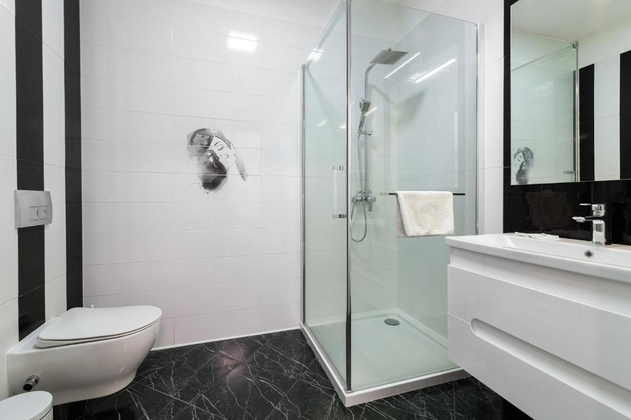 Leogrand On B Khmelnytskogo 27a 公寓