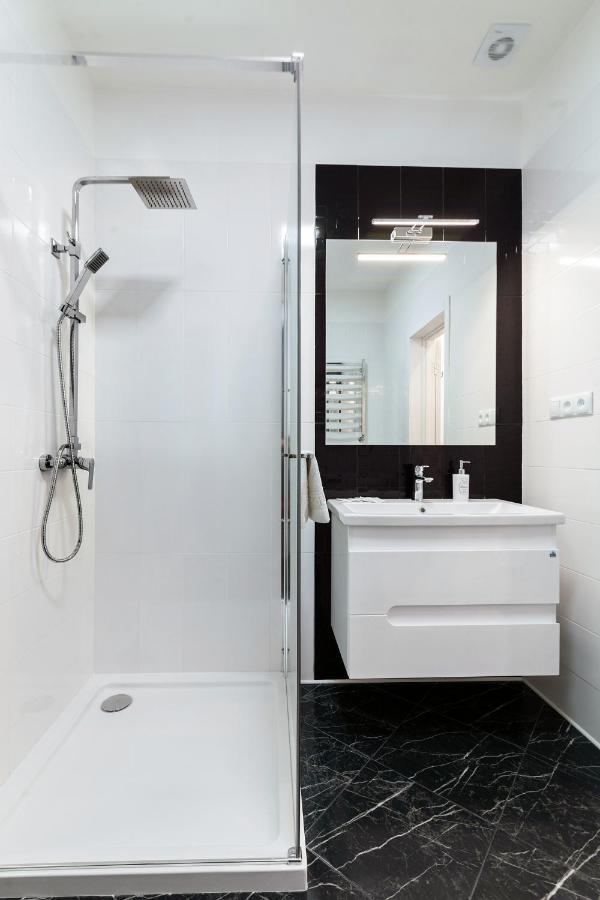 Leogrand On B Khmelnytskogo 27a Львів